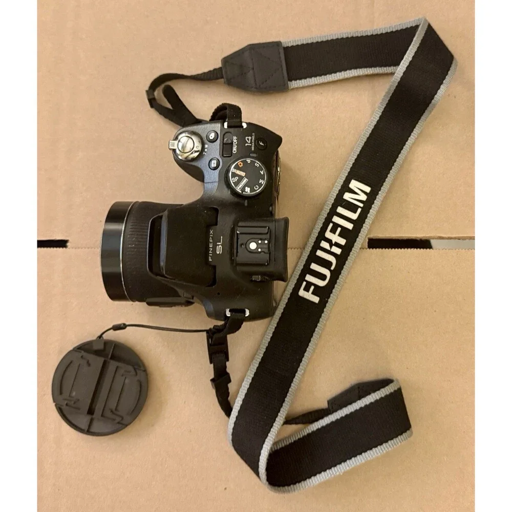 FUJIFILM FinePix SL300 14MP 30x Zoom Camera Tested Battery Charger SD Card